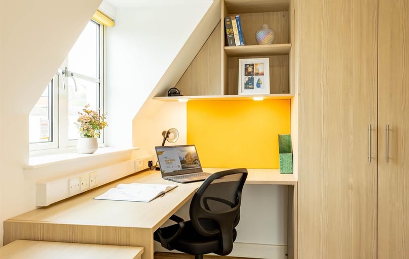 Lower North Street, City Centre, Exeter - Image 1